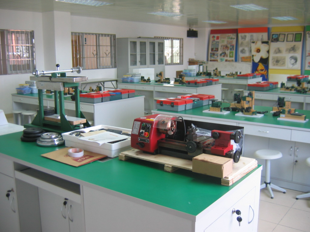 高中通用技術(shù)實驗室設(shè)備建設(shè)案例-2010年通用技術(shù)實驗室
